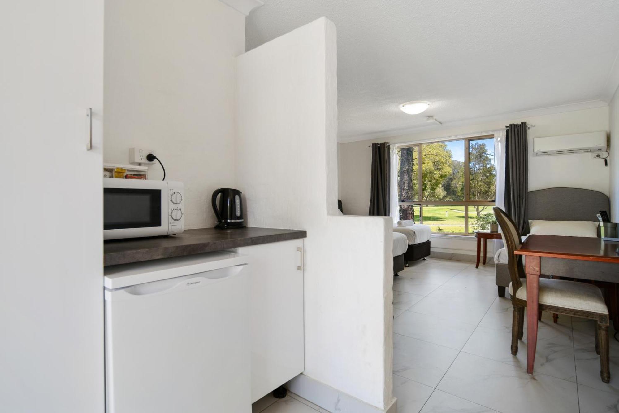 Golf Place Inn Wollongong Primbee Exterior photo