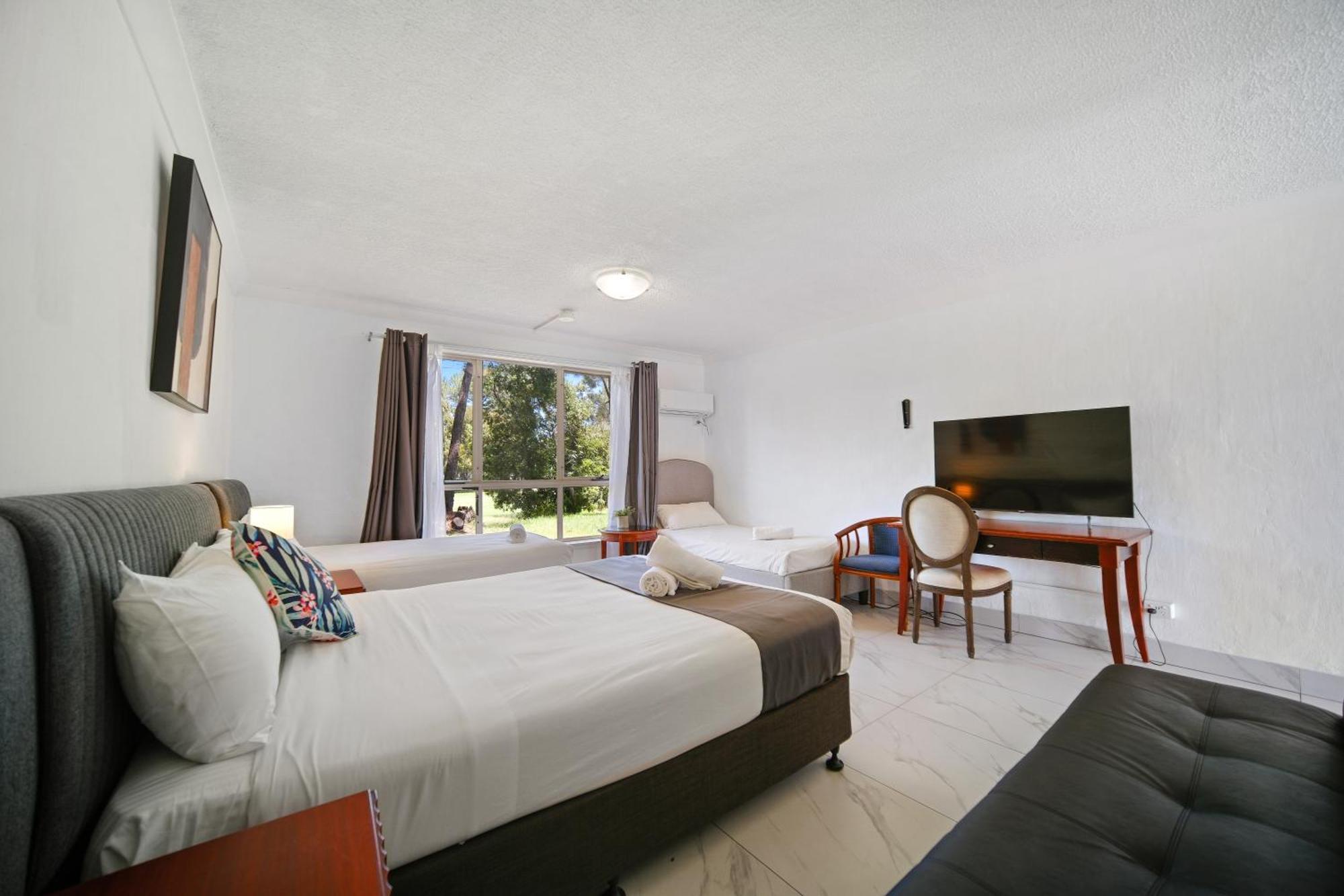 Golf Place Inn Wollongong Primbee Exterior photo