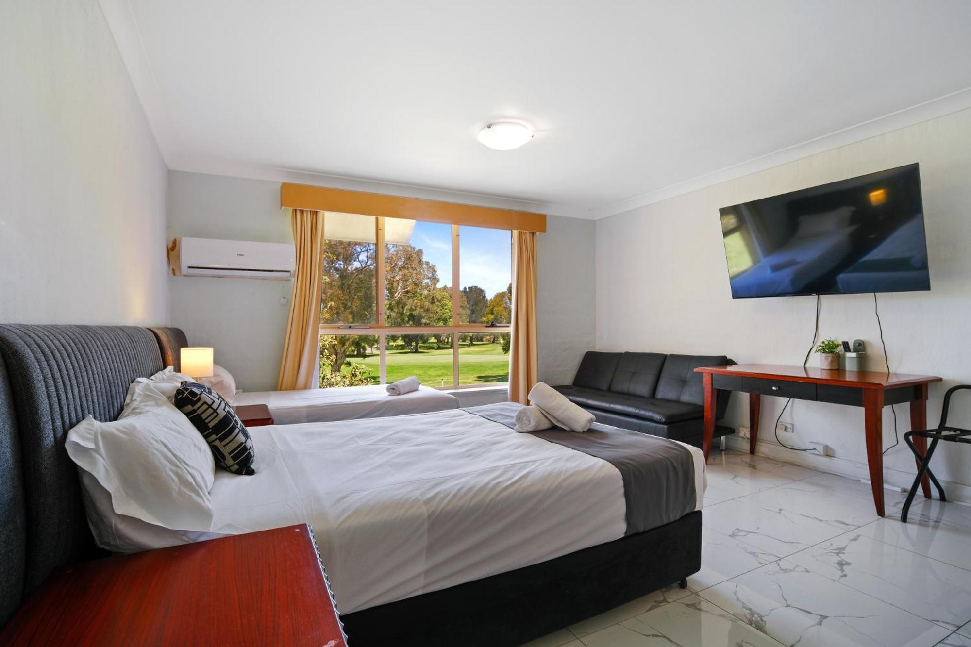 Golf Place Inn Wollongong Primbee Exterior photo
