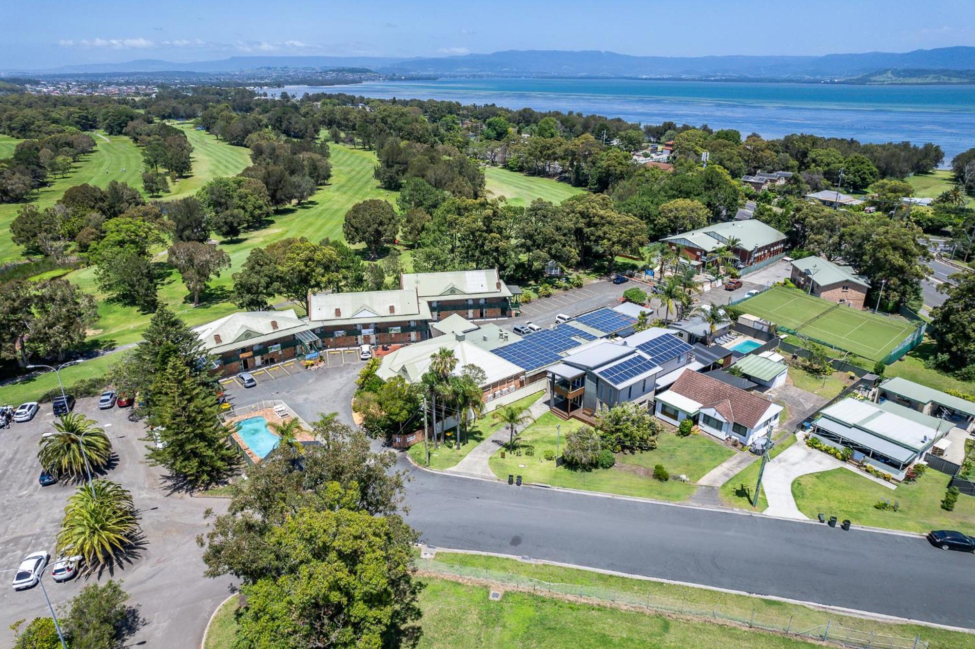 Golf Place Inn Wollongong Primbee Exterior photo
