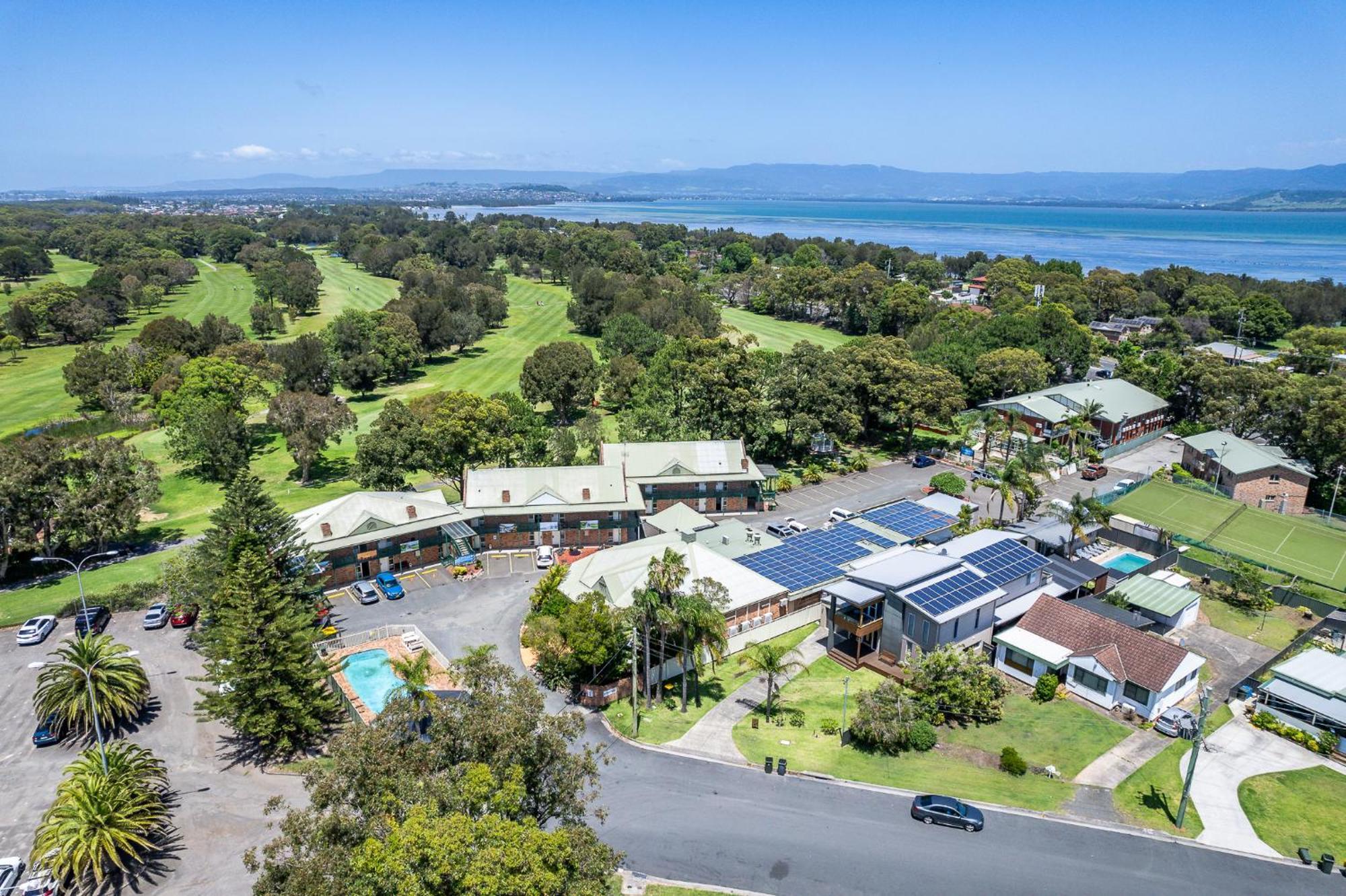 Golf Place Inn Wollongong Primbee Exterior photo